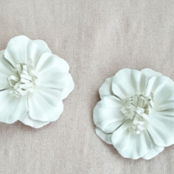 Leather Flowers Bobby Pin Hair Bridal White Tropical Tiki Hawaiian - Picture 7 of 7